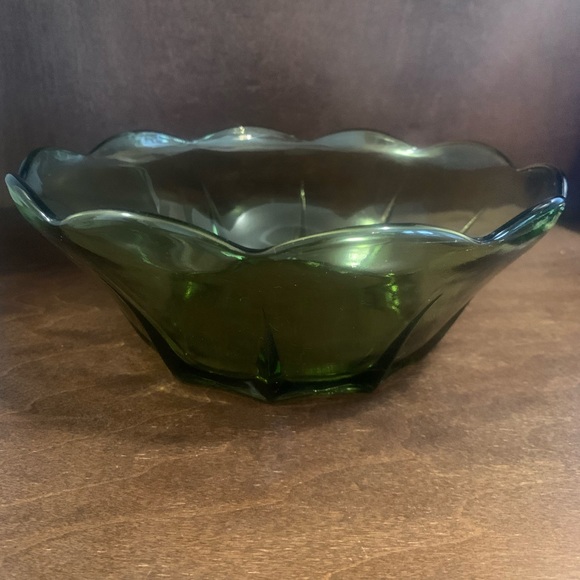 Vintage Anchor Hocking Green Glass Bowl - Picture 2 of 4